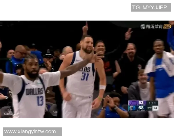 梦回巅峰！克莱轰23+6记三分激情庆祝 连创纪录解锁17000分